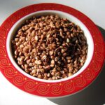 kasza gryczana na talerzu