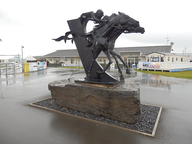 rzeźba konia wyścigowego