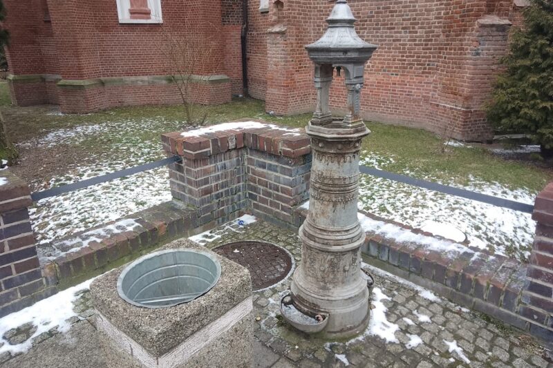 Miejskie poidło dla zwierząt