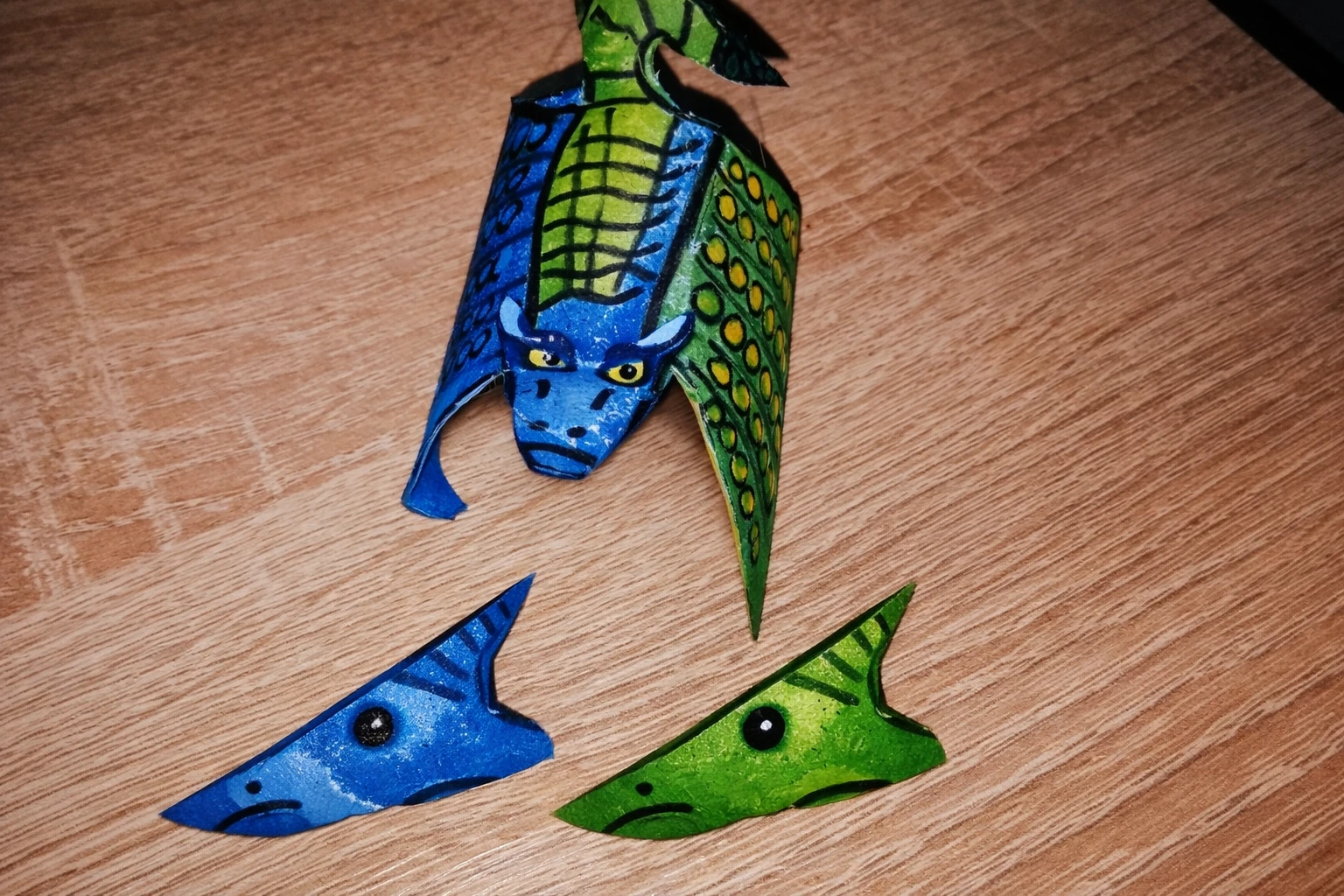 smok z rolki papieru toaletowego