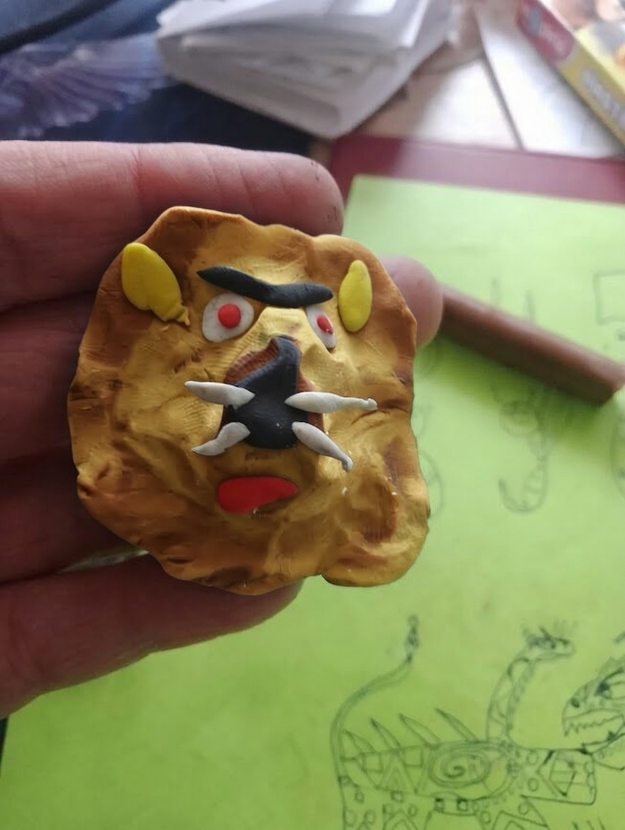 lew z plasteliny