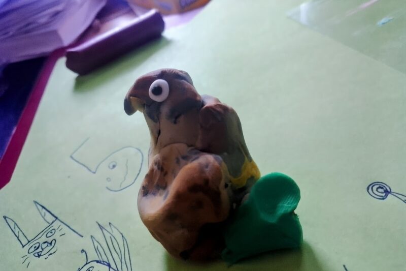 Sokół z plasteliny