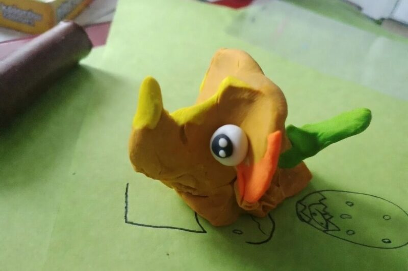 Triceratops z plasteliny